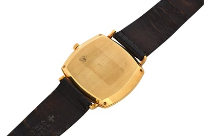 Lot 32 - AN ELEGANT MEN'S VACHERON & CONSTANTIN 18K YELLOW GOLD AUTOMATIC WRISTWATCH.
