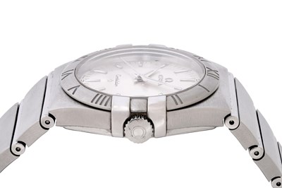 Lot 30 - A MEN'S OMEGA STAINLESS STEEL QUARTZ BRACELET WATCH.
