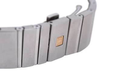 Lot 30 - A MEN'S OMEGA STAINLESS STEEL QUARTZ BRACELET WATCH.