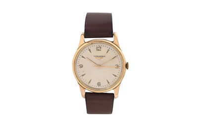 Lot 33 - A MEN'S LONGINES 9K YELLOW GOLD AUTOMATIC WRISTWATCH.
