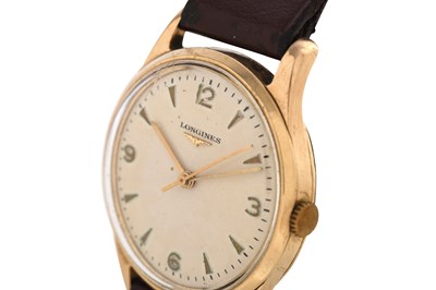 Lot 33 - A MEN'S LONGINES 9K YELLOW GOLD AUTOMATIC WRISTWATCH.