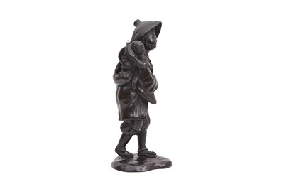 Lot 98 - A BRONZE FIGURE OF A FEMALE MONKEY TRAINER BY GENRYUSAI SEIYA (1868 — 1912)