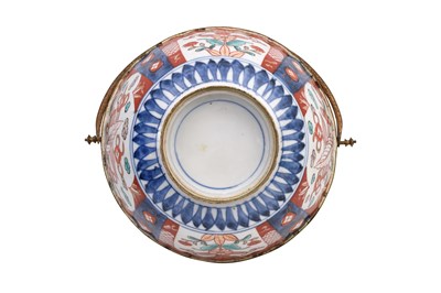 Lot 77 - AN IMARI BOWL