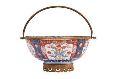 Lot 77 - AN IMARI BOWL