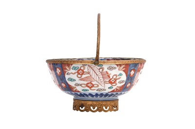 Lot 77 - AN IMARI BOWL