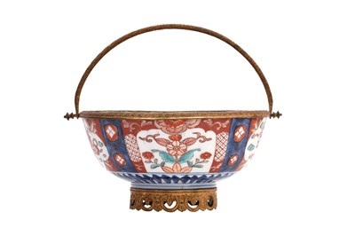 Lot 77 - AN IMARI BOWL