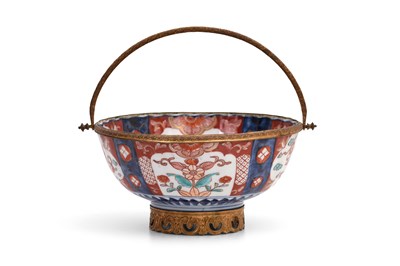 Lot 77 - AN IMARI BOWL