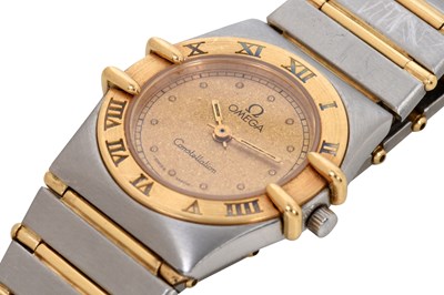 Lot 9 - A LADIES 18K YELLOW GOLD AND STAINLESS STEEL QUARTZ BRACELET WATCH.
